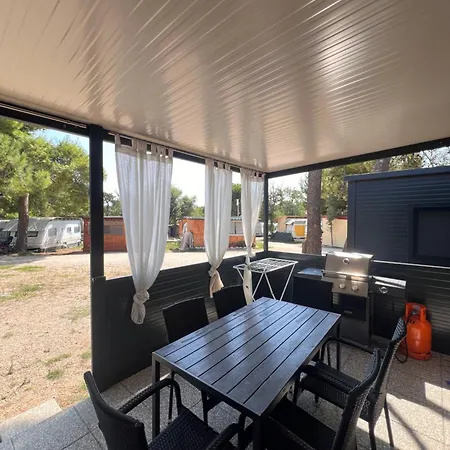 Charly Mobile-home Апартаменты Привлака